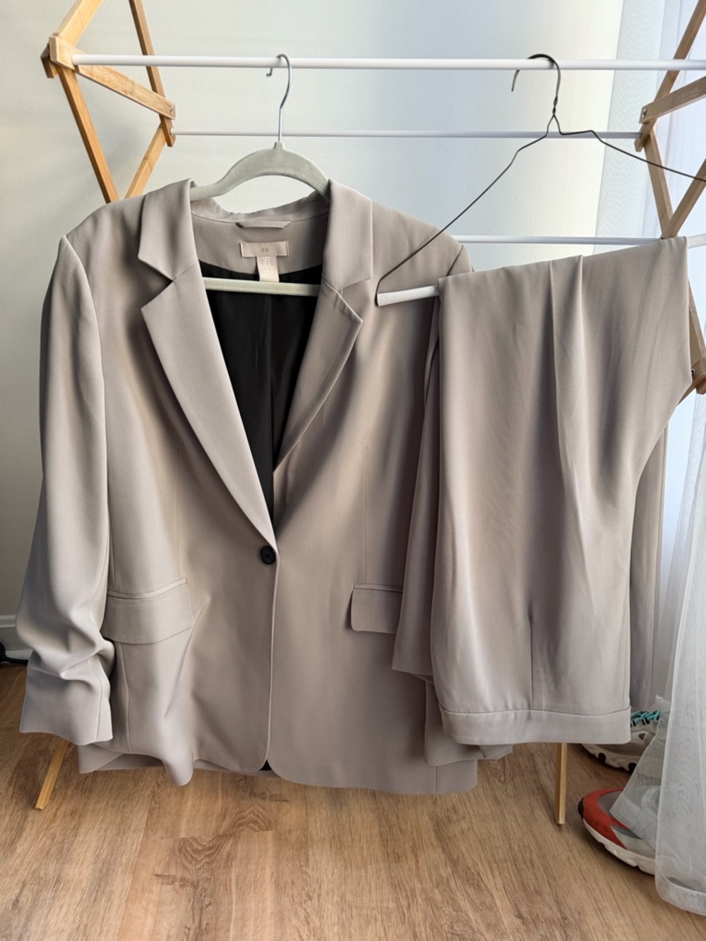 H&M Light Taupe/Gray Women's Blazer and Pants